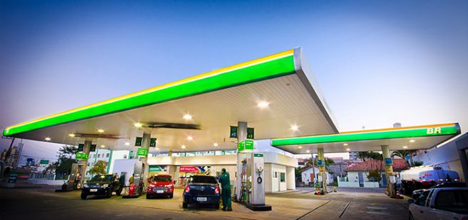 Preço da gasolina cai no DF dias após AGU pedir investigação à PF